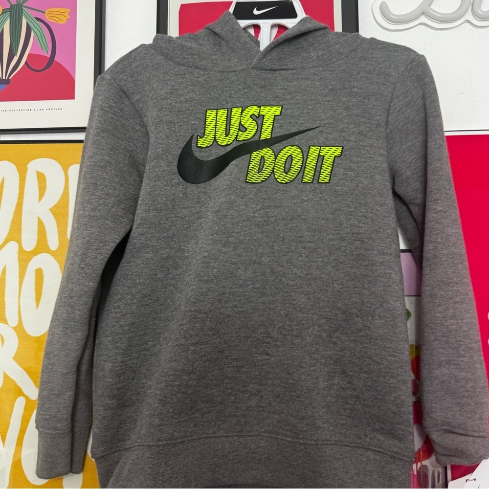 Nike Boys’ Hoodie – Size 5-6 Years – New with Tags‎